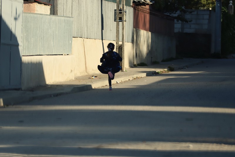 Copii din comunitatea romilor musulmani (horahai) care trăieşte în Babadag, Foto: Dumitru Angelescu