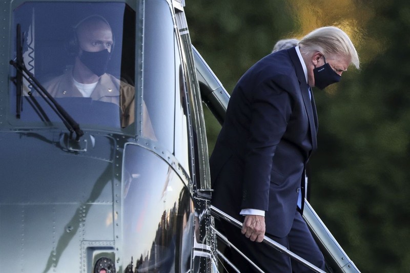Donald Trump a ajuns vineri seară la spital FOTO: EPA