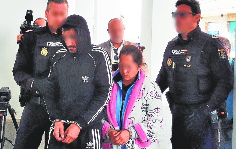 O româncă a născut cu polițiștii lângă ea, în Spania. Medicii au chemat poliția, când au citit în carnetul de sănătate al femeii că fusese operată de apendicită