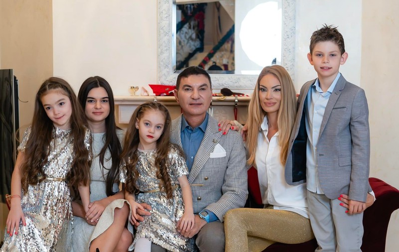 Imagini rare cu cei trei copii ai Valentinei Pelinel și ai lui Cristi Borcea. Omul de afaceri a slăbit 12 kilograme