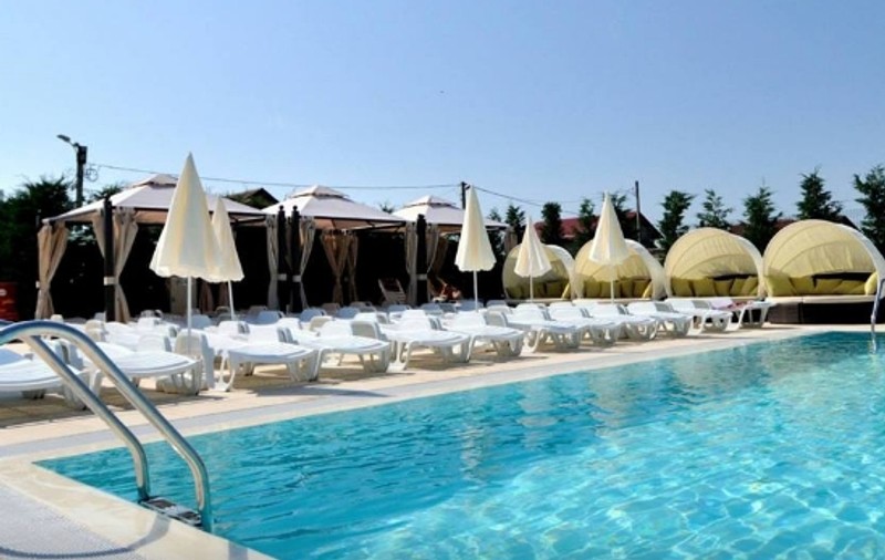 Luni se redeschid piscinele. Ce reguli trebuie respectate