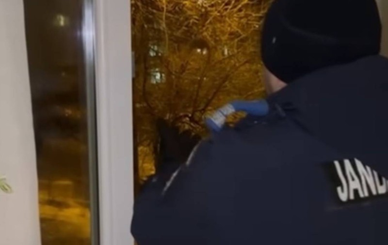 Un bărbat din Botoșani a cerut ajutor la 112 după ce un „musafir nepoftit” i-a apărut în bucătărie. Jandarmii au rămas uimiți | VIDEO