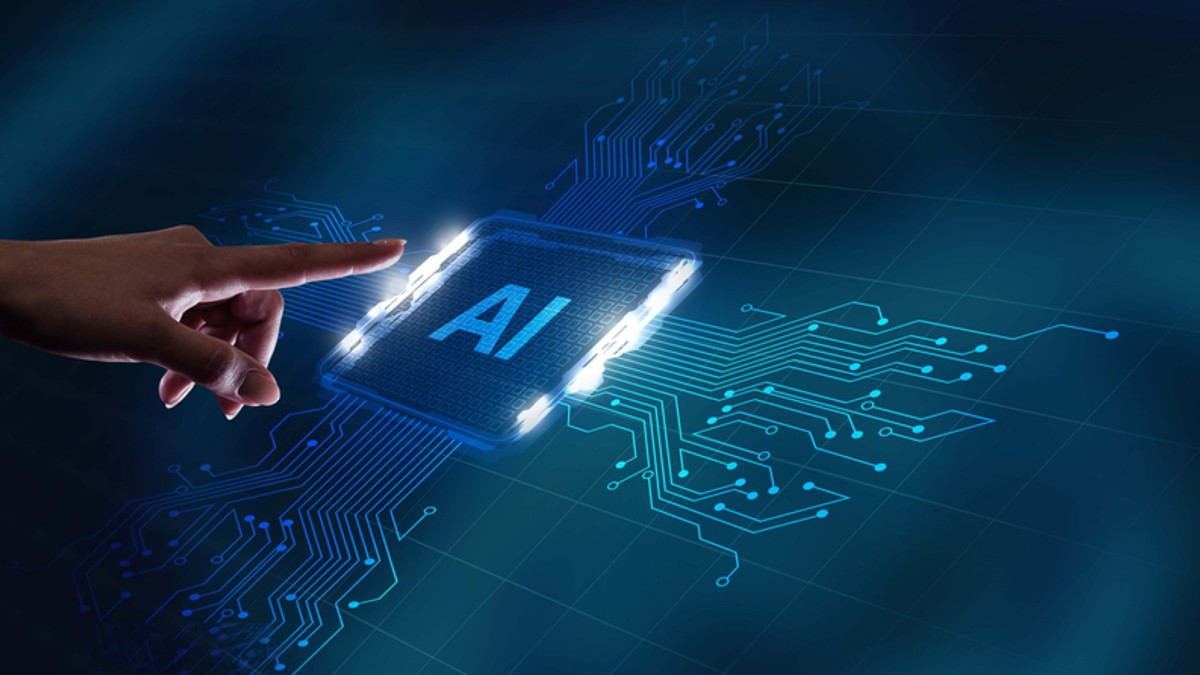 Ce este inteligenţa artificială - Imagine care sugerează conceptul de Inteligenţă Artificială, cu un procesor pe care scrie AI montat pe un circuit