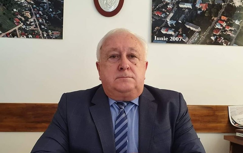 Primarul din Rădăuți, infectat cu COVID-19, este în carantină la domiciliu, în timp ce toți bolnavii, chiar și cei asimptomatici, sunt internați