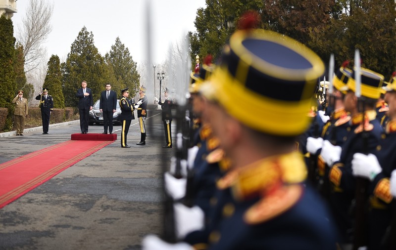 Bilanțul MApN pe 2016; Iohannis: Obiectivul României este de a-şi consolida statutul de furnizor de securitate în NATO şi UE