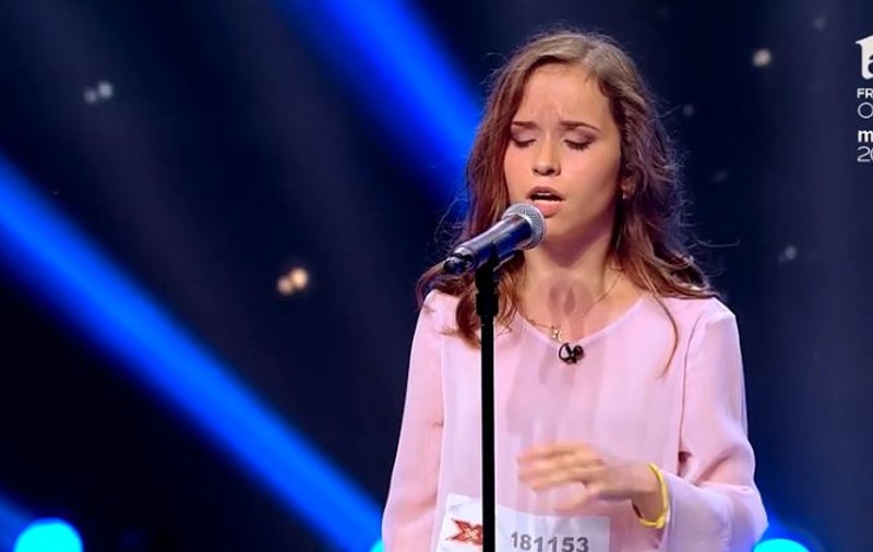 Povestea impresionantă a Laviniei, o adolescentă adoptată  care a făcut ravagii la X Factor. A stârnit hohote de plâns | FOTO