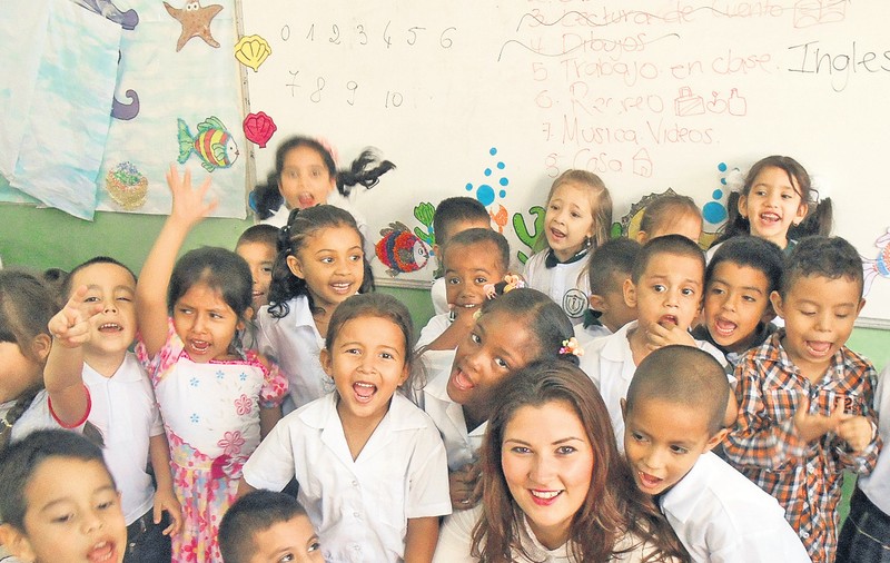 A plătit 3.000 € ca să devină profesoara săracilor în Columbia