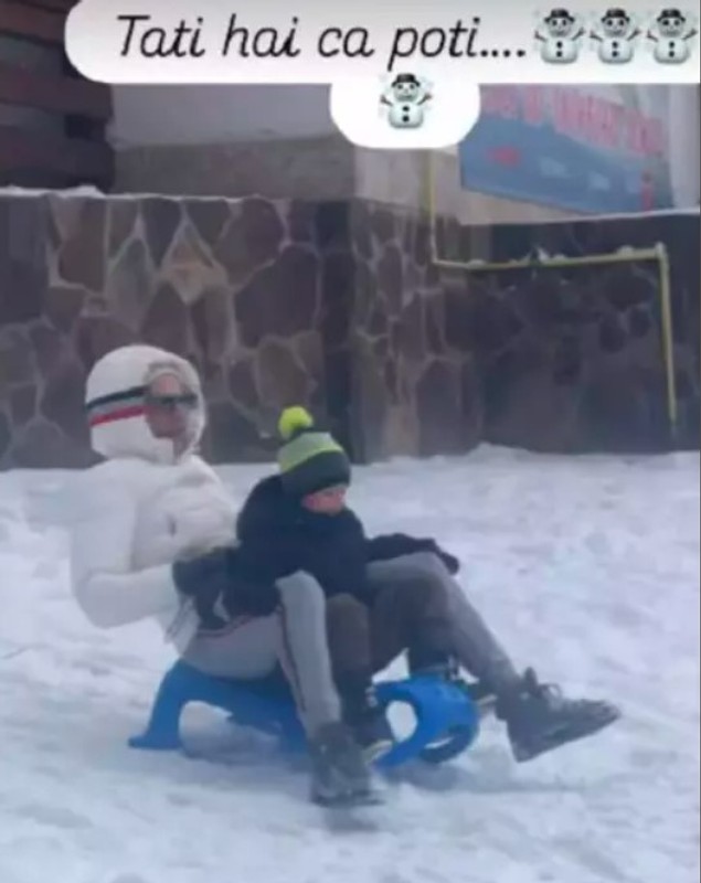 Cum a apărut Ștefan Bănică jr alături de fiul său, Alexandru, pe pârtie. Lavinia Pîrva a filmat întregul moment