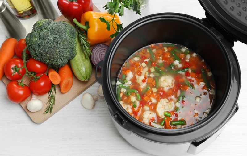 Mănânci sănătos, dar n-ai timp? Cinci idei de mese One-Pot care se gătesc singure