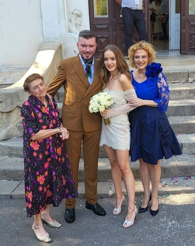 Ce diferență de vârstă e între fiica Ralucăi Moianu și Virgil Boglea, soțul ei. Mara a susținut anul trecut Bacalaureatul