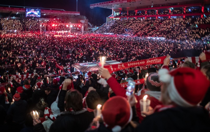 Colinde de Crăciun cântate de 28.500 de fani, la Berlin