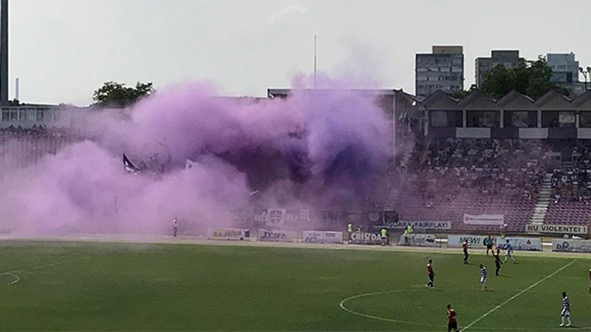 Cea mai tare scenografie a sezonului s-a făcut în Liga 2, la meciul ASU Poli - ”U” Cluj