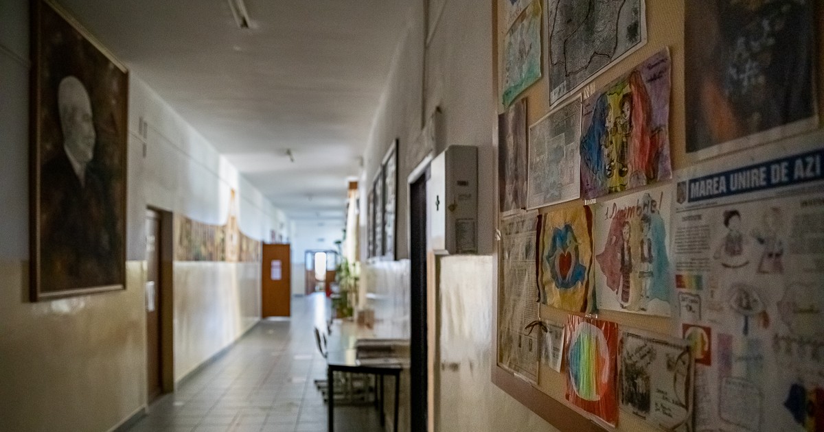 Fără elevi pe holuri, şcoala din Măgura seamănă cu un muzeu