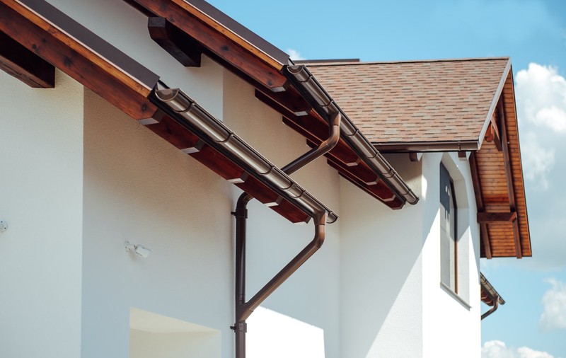 Cum să alegi jgheaburi și burlane: Sfaturi de la experții RoofArt