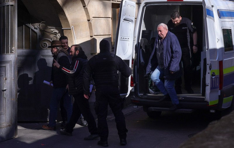 Suveraniștii din comandamentul „Vlad Țepeș” s-au înmuiat când au aflat că riscă 20 de ani de închisoare. Liderul grupului se crede „țap ispășitor” pentru „un popor ignorant”