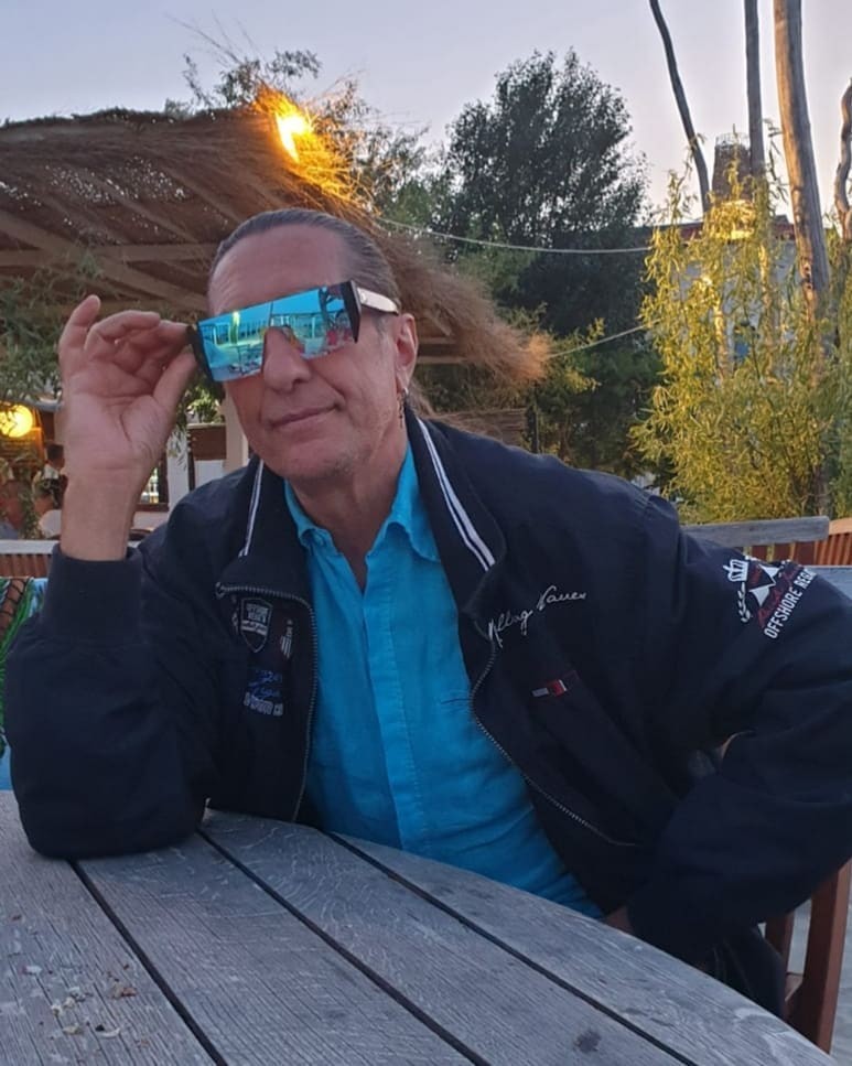 Gigi Marian Osoloș relaxându-se la mare. Sursa: Instagram