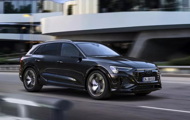 Actualizare tehnică și de nume: Audi Q8 e-tron quattro duce mai departe linia primei serii de SUV-uri electrice din istoria mărcii