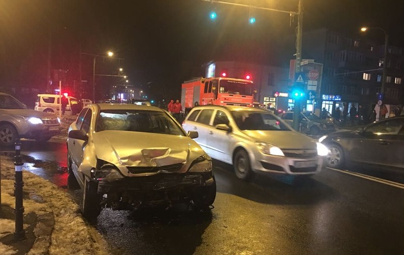 Accidentul de la Brașov în care o mașină a fost proiectată într-un grup de pietoni a fost provocat de un polițist 