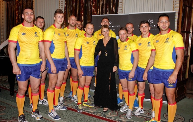 Ruxandra Dragomir, luată cu asalt de rugbişti! | FOTO 