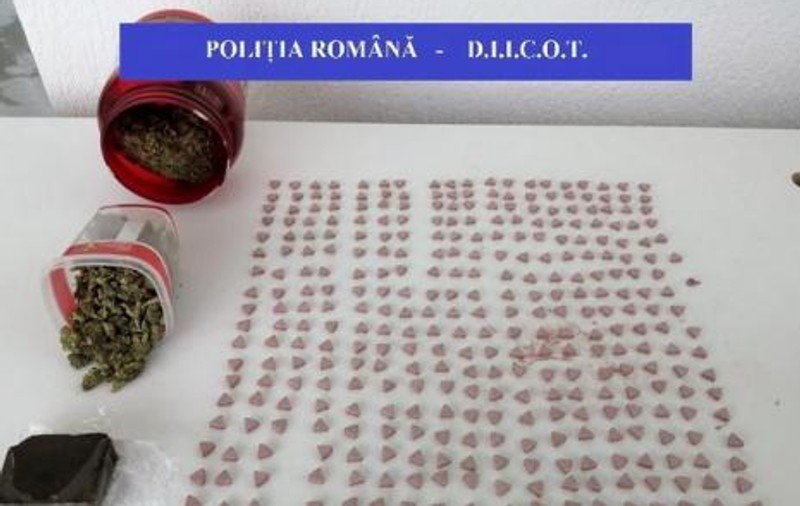Captură importantă de droguri în Marghita. Traficantul cu 1.000 de pastile