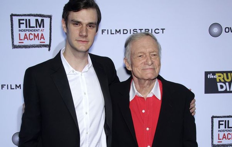 Fiul lui Hugh Hefner, arestat pentru că a bătut-o pe Playmate-ul anului 2011