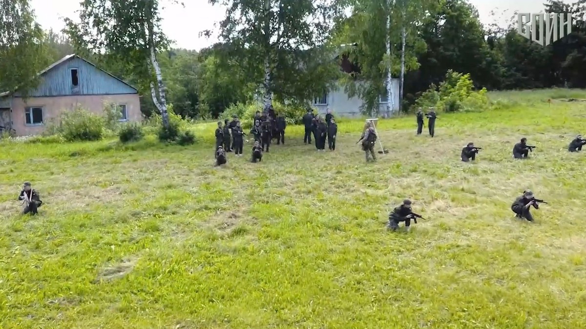 Copiii ucraineni din teritoriul invadat de armata rusă sunt forțați să învețe să lupte împtriva țării lor Foto: Profimedia