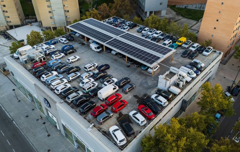 Giganții auto din UE, amendați cu 458 de milioane de euro de Comisia Europeană pentru formarea unui cartel în domeniul reciclării