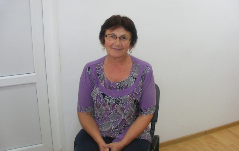 Lucrează de 37 de ani ca funcţionar public într-o primărie din Timiş