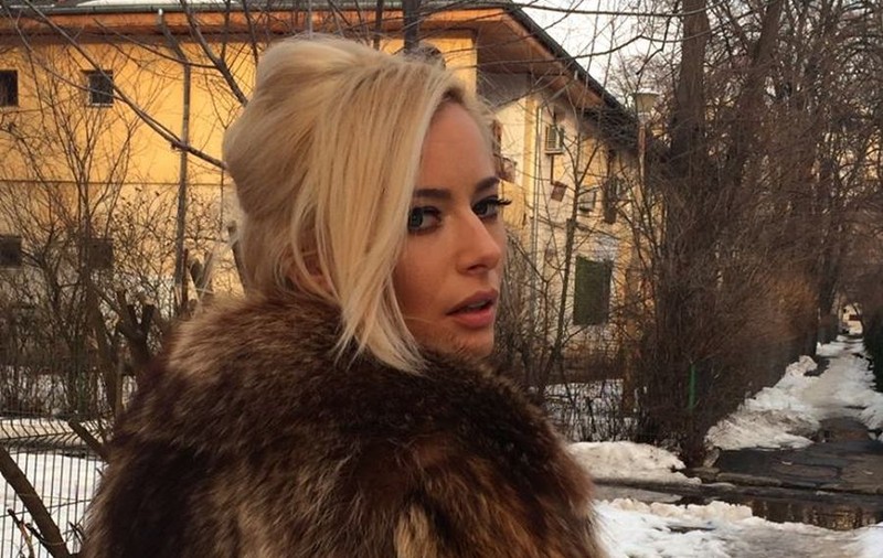 O ÎMBRĂŢIŞARE cât 1.000 de cuvinte! LAURA COSOI, într-unul dintre cele mai frumoase MOMENTE DE TANDREŢE!