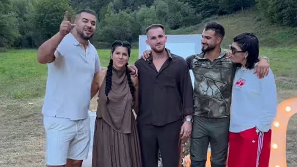 Cuiță Sterp alături de familia lui și de Geta Sterp, care a anunțat că e însărcinată pentru a doua oară la 30 de ani | Foto: Instagram