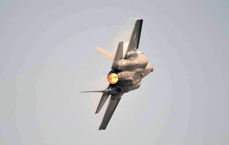 Două avioane militare F-35 ale armatei SUA au ajuns în România. Vor participa la misiuni şi antrenamente cu Forţele Aeriene Române