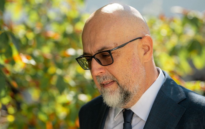 Viceprim-ministrul României, Hunor Kelemen, este surprins în timp ce președintele României, Nicușor Dan, invită membrii partidului UDMR, condus de președintele UDMR, Kelemen Hunor, la consultări privind numirea prim-ministrului României, la Palatul Cotroceni, București, România, pe 17 septembrie 2026.