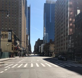 Străzile din New York, "orașul care nu doarme niciodată", sunt pustii