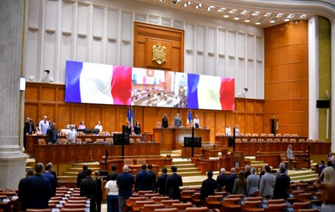 Panică în partide după amenințarea pe surse cu anticipatele a lui Nicușor Dan