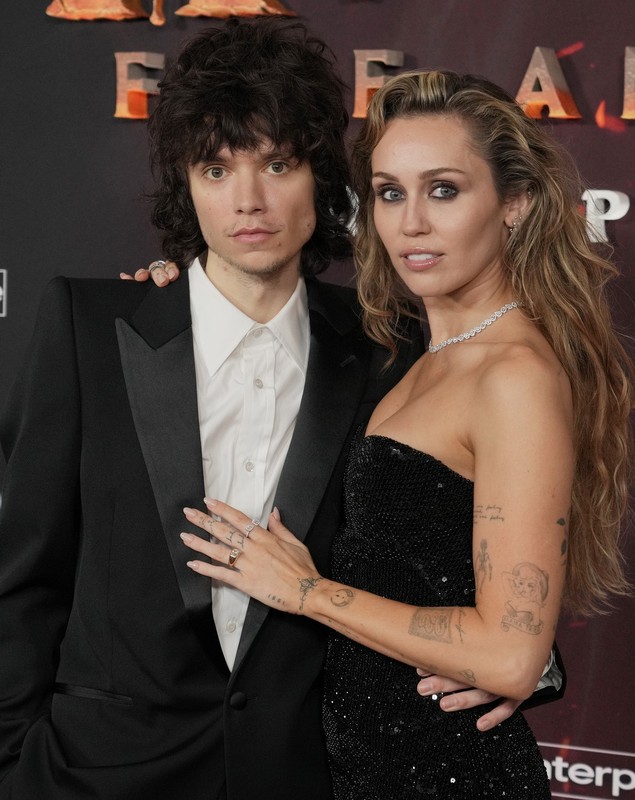 Miley Cyrus s-a logodit cu Maxx Morando după 4 ani de relație. Ce diferență de vârstă e între cei doi