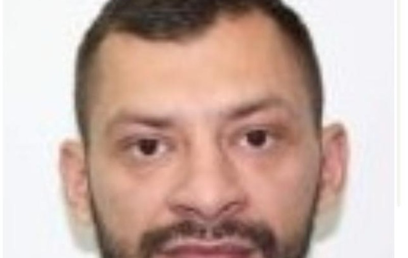 Un infractor român periculos, aflat pe lista Most Wanted, care trăia o viață de lux în SUA, a fost prins și adus în țară