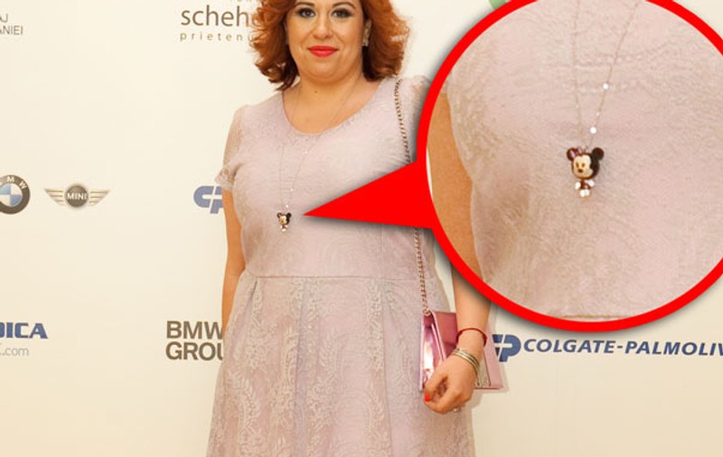 Oana Roman, cu Minnie Mouse la gât | FOTO
