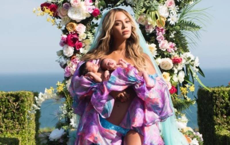 Beyonce a angajat o "armată" de dădace pentru gemenii Rumi și Sir