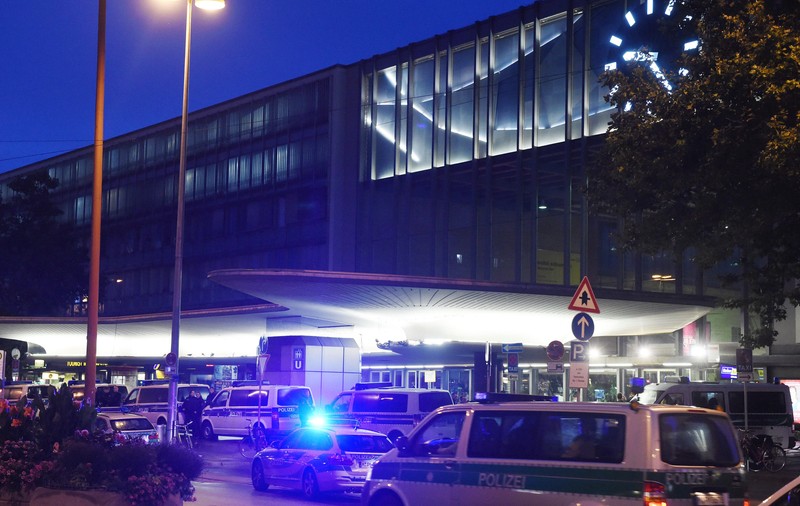 Atac armat în Munchen. Atacatorul a plănuit totul de un an de zile. Părinții lui sunt încă în stare de șoc