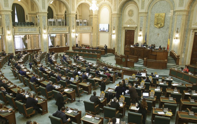 Proiect PSD/Superimunitate pentru preşedinte, parlamentari şi primari. Nu mai pot fi cercetaţi pentru abuz în serviciu sau luare de mită