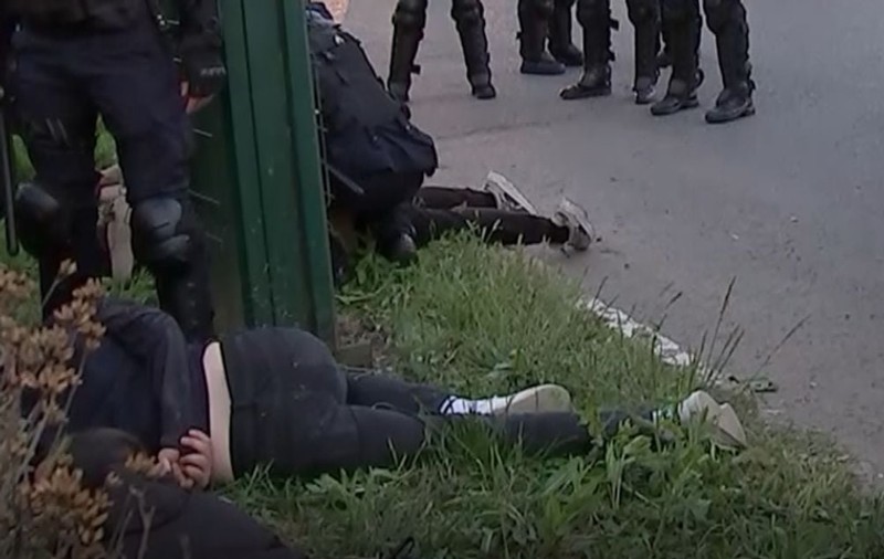 Poliţist de la Rutieră lovit în cap cu o piatră, în incidentele dinaintea meciului Oţelul Galaţi - Dinamo