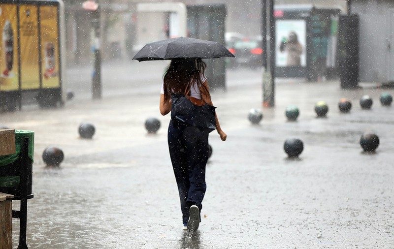 Cod galben de furtuni în 16 judeţe din ţară. Alte 5 judeţe sunt sub avertizare de caniculă. Harta zonelor vizate