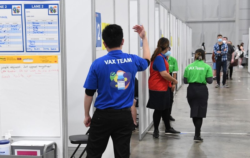Taxarea masivă a câștigurilor acumulate de miliardari în pandemie, soluția Oxfam pentru vaccinarea întregii omeniri