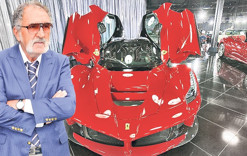 Extravaganţă de miliardar | Ţine în vitrină Ferrariul de un milion de euro