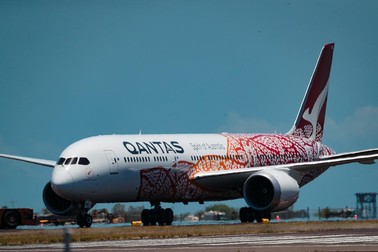 epa08766870 A Qantas plane carrying repatriated Australians taxis at Darwin International Airport in Darwin, Australia, 23 October 2020. Qantas charter flights are set to repatriate stranded Australians in the United Kingdom and India with the Northern Territory?s Howard Springs facility to be used for hotel quarantine. EPA-EFE/CHARLIE BLISS AUSTRALIA AND NEW ZEALAND OUT