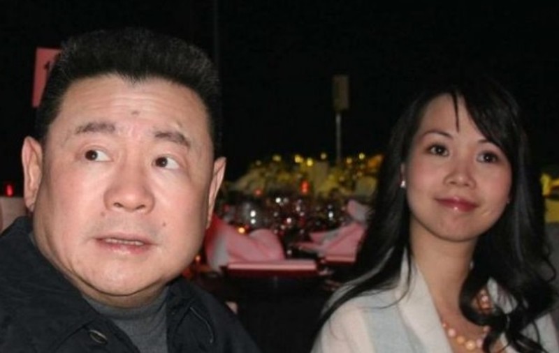 Un miliardar din Hong Kong a cumpărat o pagină de ziar să anunțe că s-a despărțit de iubită