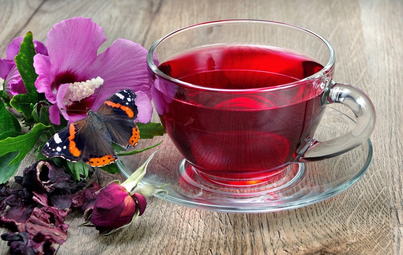 Ceai de hibiscus - ce beneficii are și când este recomandat