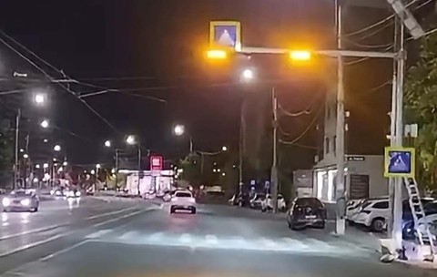 Prima trecere de pietoni inteligentă din Bucureşti a fost amenajată pe Șoseaua Chitilei - Strada Prahova, în Sectorul 1