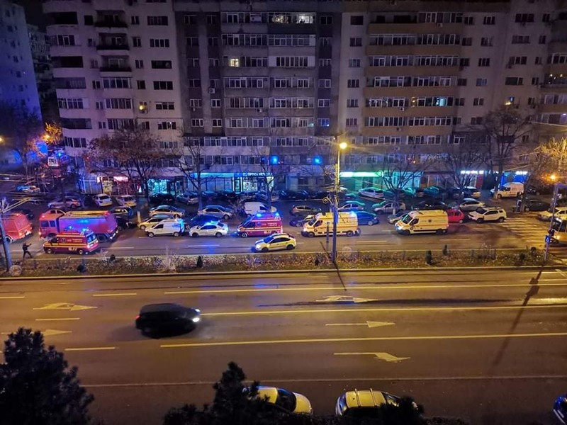 Șir de ambulanțe pe bd. Republicii din Ploiești