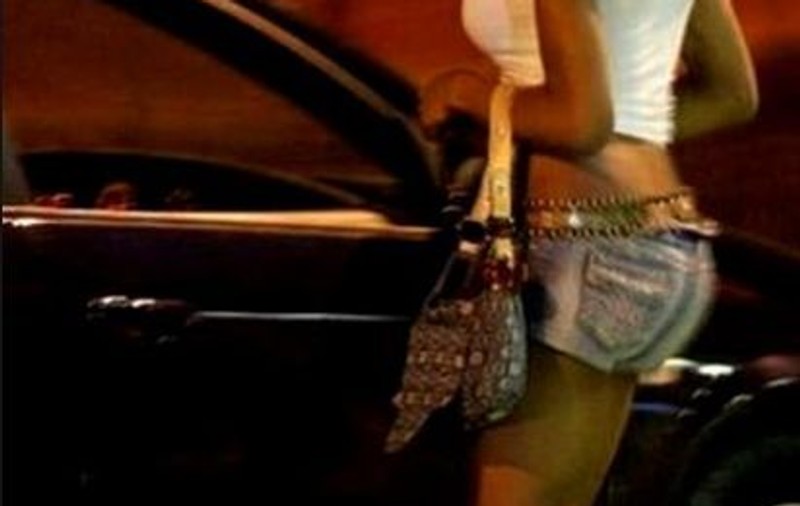 A ieșit să se prostitueze și i-a murit unul dintre copii. "Nu ar fi trebuit să-mi las copiii singuri, dar nu aveam un ban"